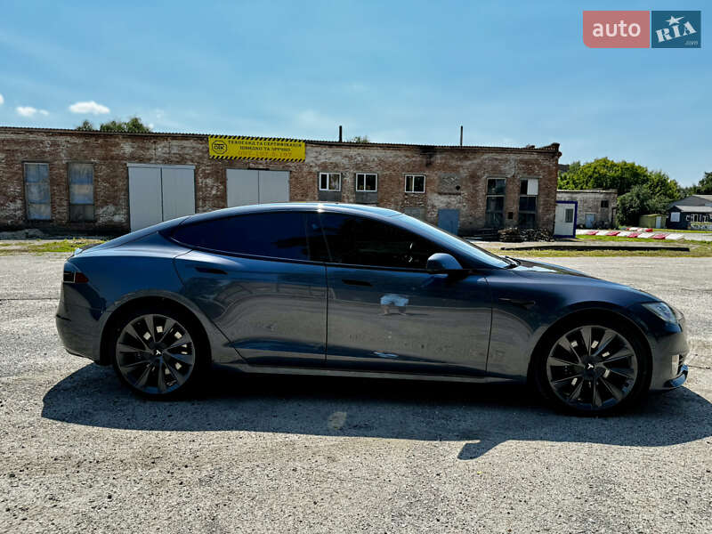 Лифтбек Tesla Model S 2020 в Киеве