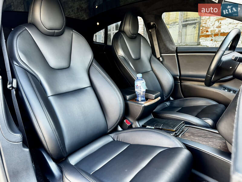 Лифтбек Tesla Model S 2020 в Киеве