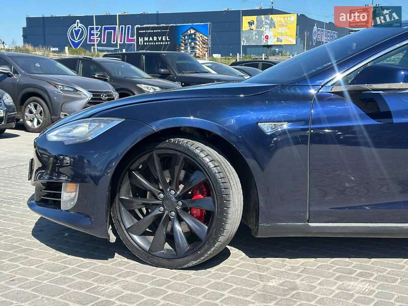 Лифтбек Tesla Model S 2015 в Львове
