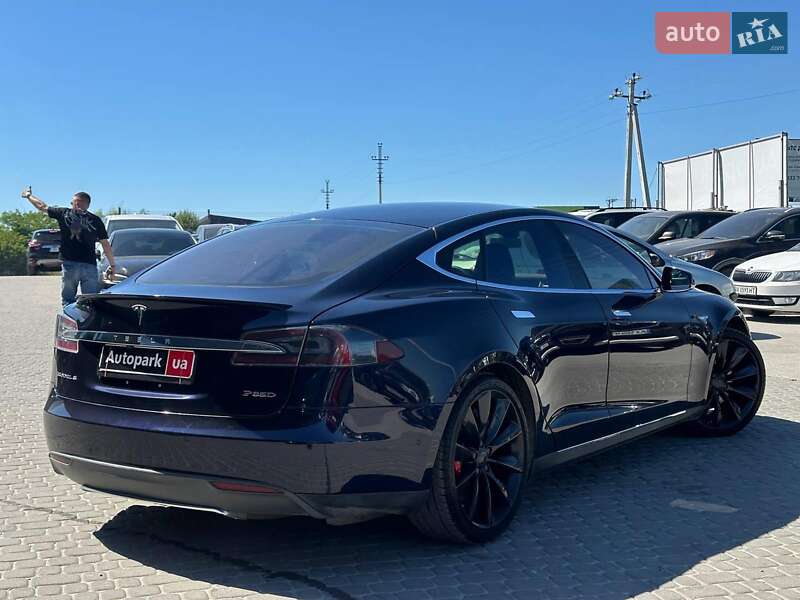 Лифтбек Tesla Model S 2015 в Львове