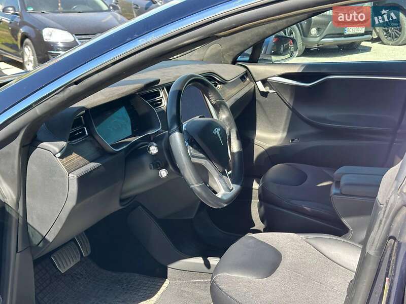 Лифтбек Tesla Model S 2015 в Львове