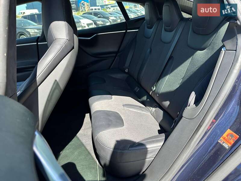 Лифтбек Tesla Model S 2015 в Львове