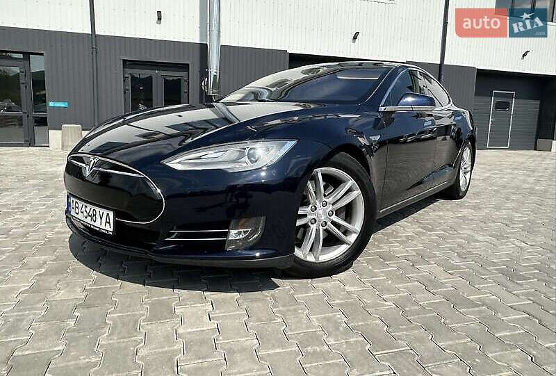 Лифтбек Tesla Model S 2013 в 