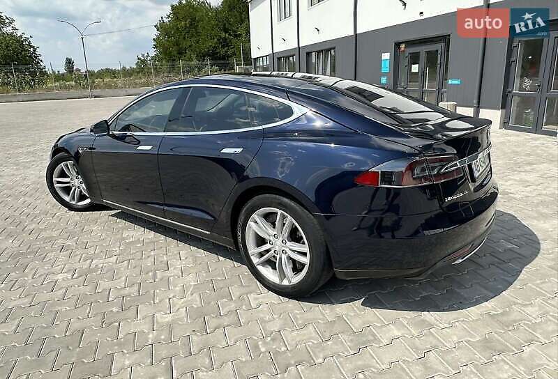 Лифтбек Tesla Model S 2013 в Львове