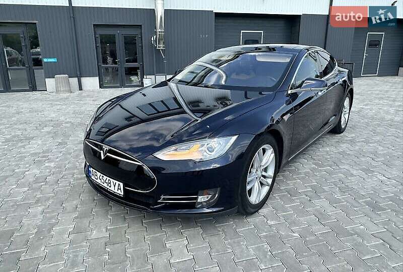Лифтбек Tesla Model S 2013 в Львове