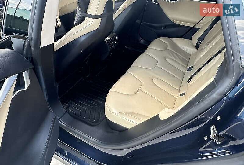 Лифтбек Tesla Model S 2013 в Львове