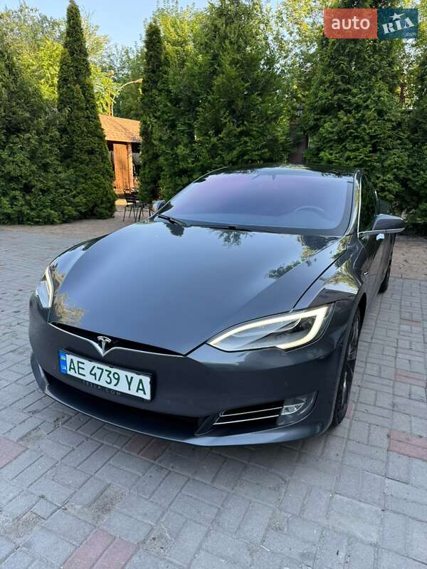 Лифтбек Tesla Model S 2018 в Днепре