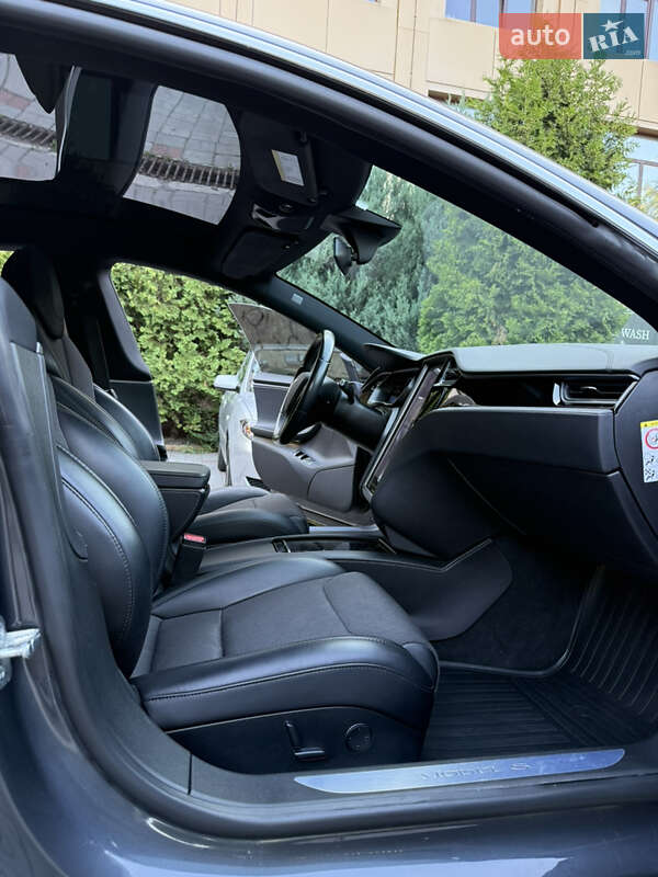 Лифтбек Tesla Model S 2018 в Днепре