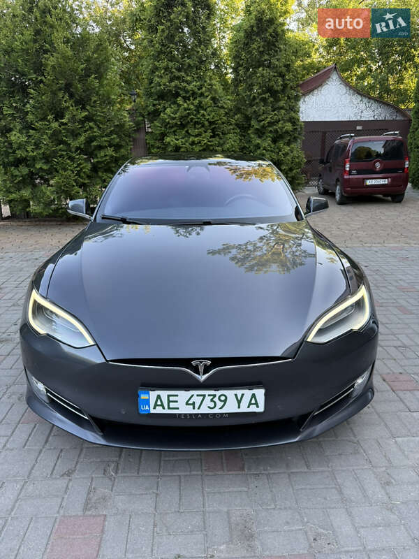 Лифтбек Tesla Model S 2018 в Днепре