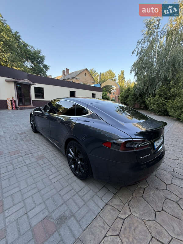 Лифтбек Tesla Model S 2018 в Днепре