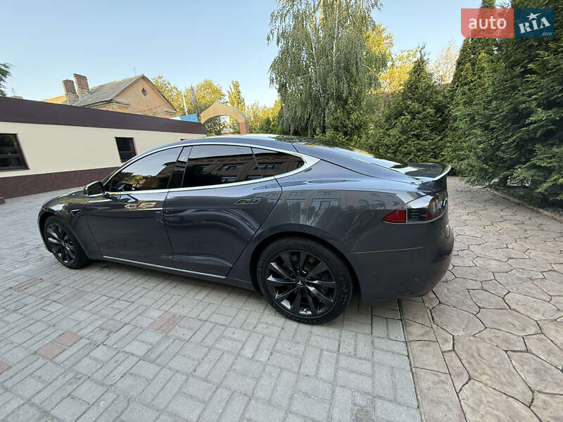 Лифтбек Tesla Model S 2018 в Днепре