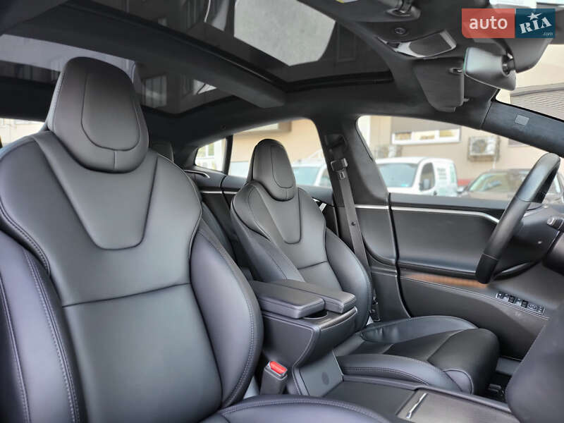 Лифтбек Tesla Model S 2018 в Киеве