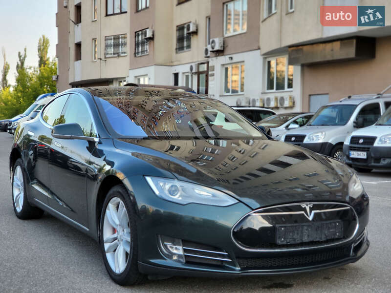 Лифтбек Tesla Model S 2014 в Киеве