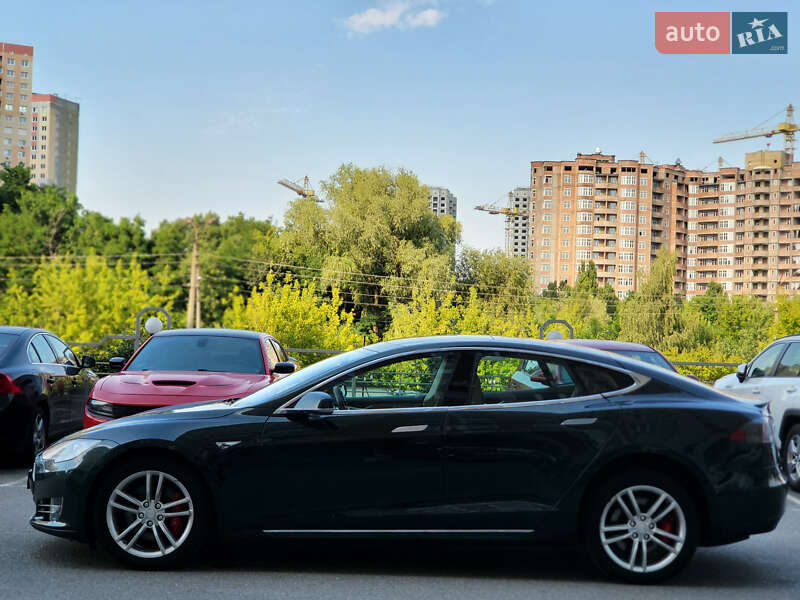 Лифтбек Tesla Model S 2014 в Киеве