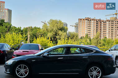 Лифтбек Tesla Model S 2014 в 