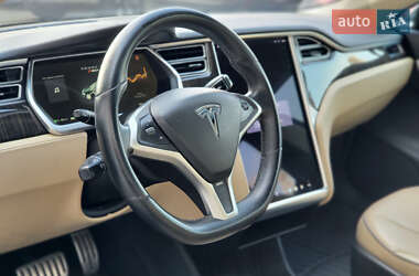 Лифтбек Tesla Model S 2014 в 