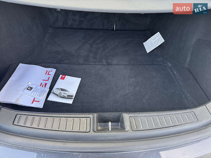Лифтбек Tesla Model S 2015 в Житомире