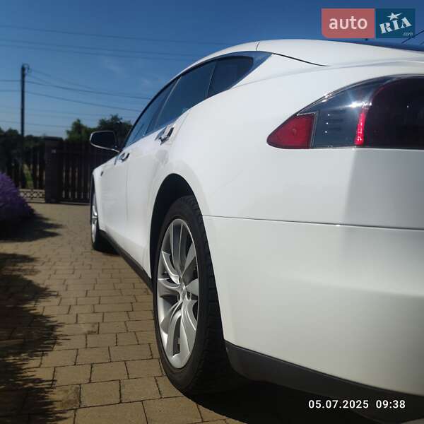 Лифтбек Tesla Model S 2014 в Новояворовске