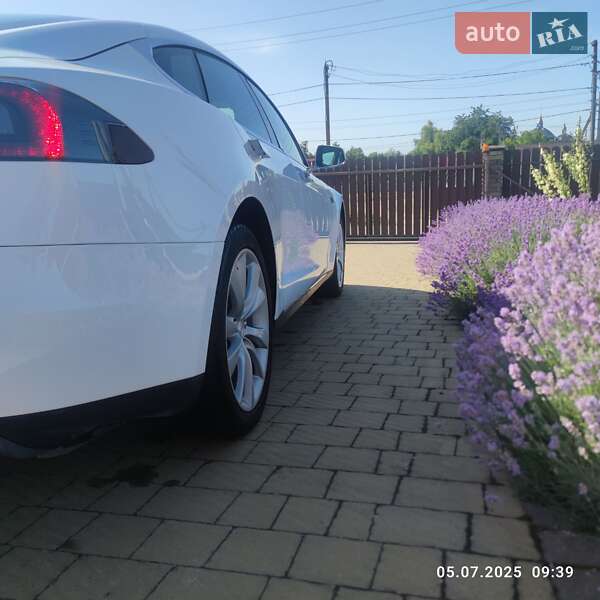 Лифтбек Tesla Model S 2014 в Новояворовске