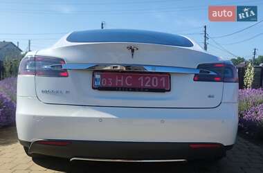 Лифтбек Tesla Model S 2014 в 