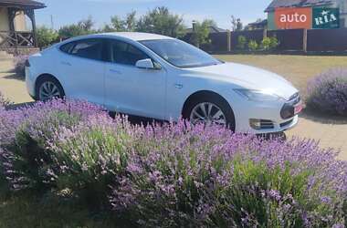 Лифтбек Tesla Model S 2014 в 