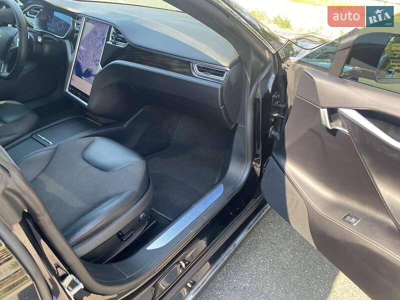 Лифтбек Tesla Model S 2016 в Киеве