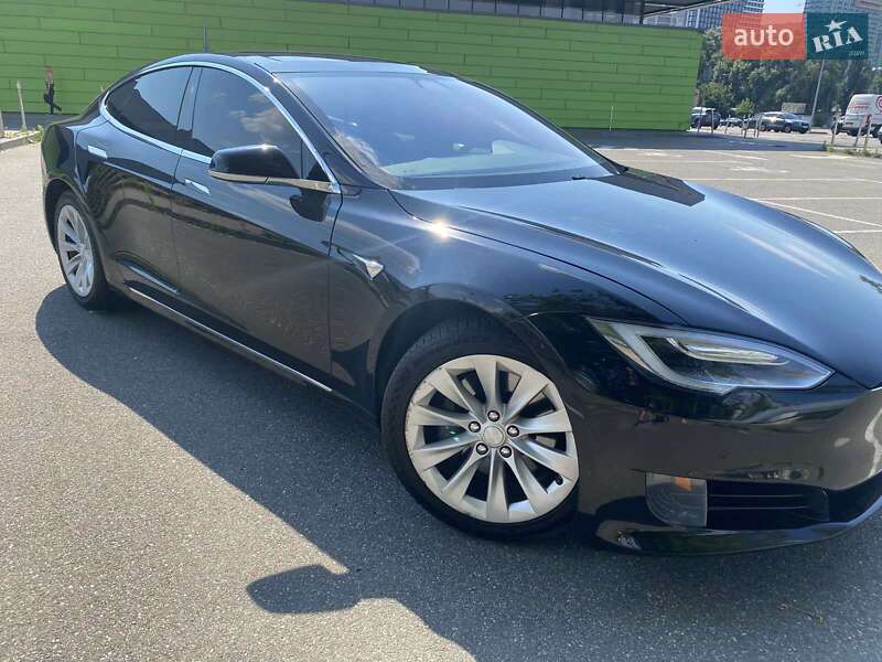 Лифтбек Tesla Model S 2016 в Киеве
