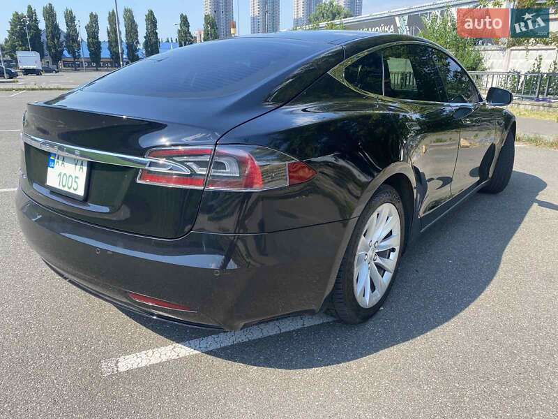 Лифтбек Tesla Model S 2016 в Киеве