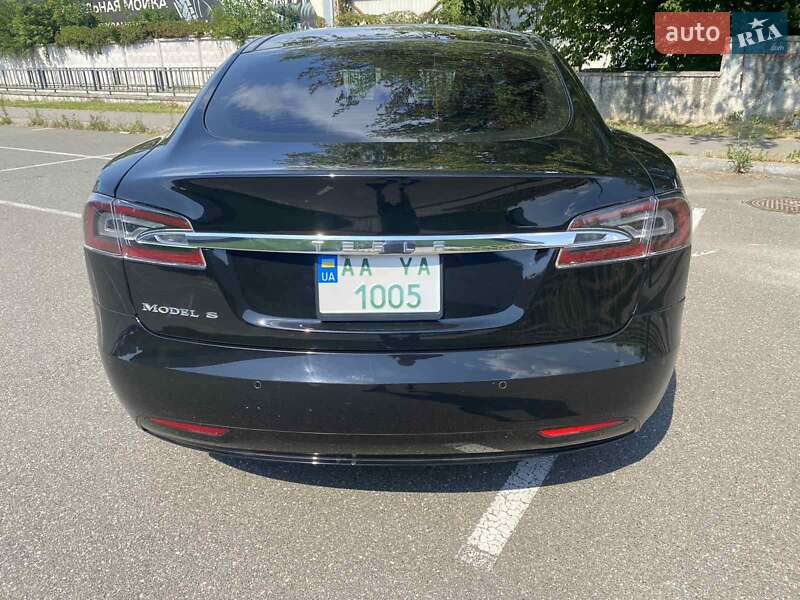 Лифтбек Tesla Model S 2016 в Киеве