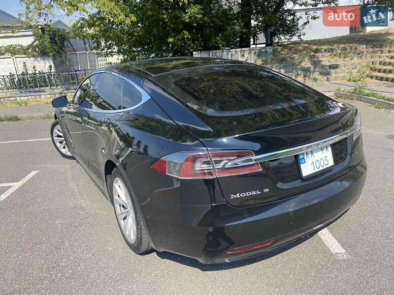 Лифтбек Tesla Model S 2016 в Киеве
