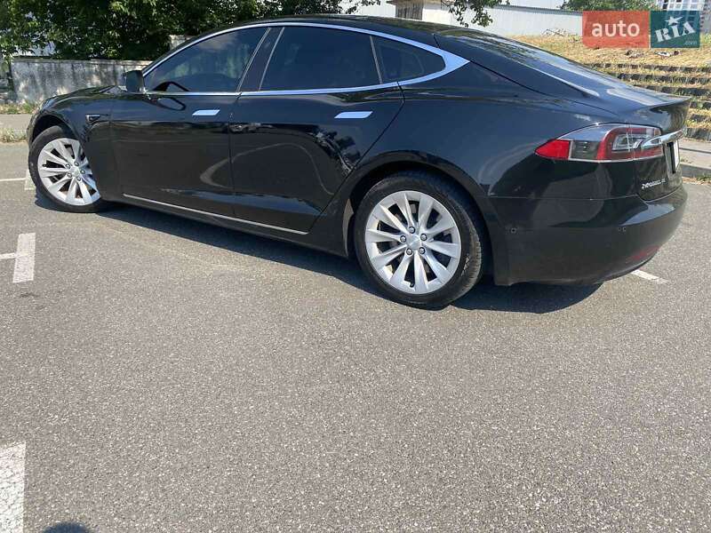 Лифтбек Tesla Model S 2016 в Киеве