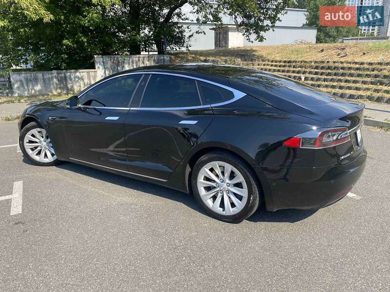 Лифтбек Tesla Model S 2016 в Киеве