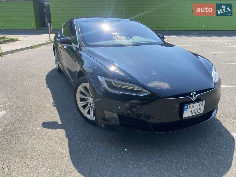 Лифтбек Tesla Model S 2016 в Киеве