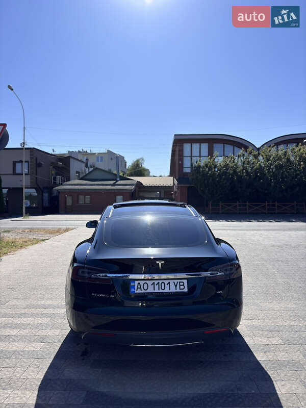 Лифтбек Tesla Model S 2014 в Ужгороде