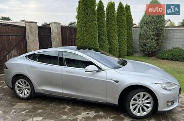 Лифтбек Tesla Model S 2015 в 