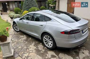 Лифтбек Tesla Model S 2015 в 