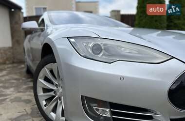 Лифтбек Tesla Model S 2015 в 