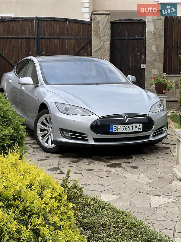 Лифтбек Tesla Model S 2015 в Одессе