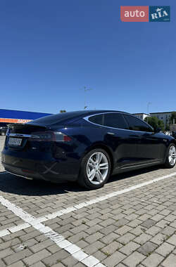 Лифтбек Tesla Model S 2013 в 
