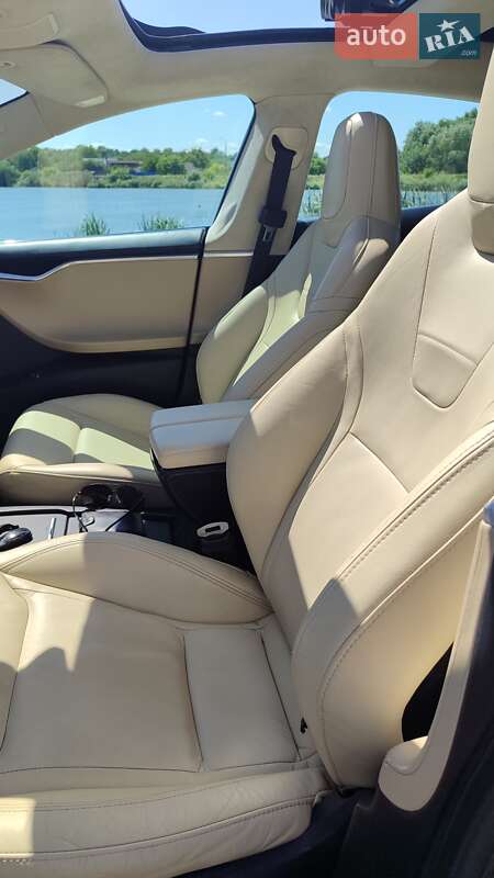 Лифтбек Tesla Model S 2016 в Кагарлыке