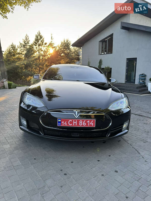Лифтбек Tesla Model S 2015 в Луцке