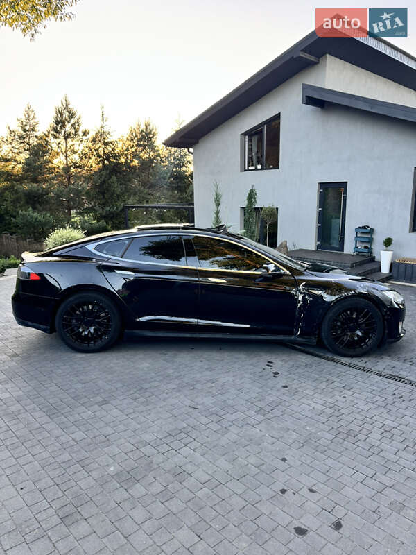 Лифтбек Tesla Model S 2015 в Луцке