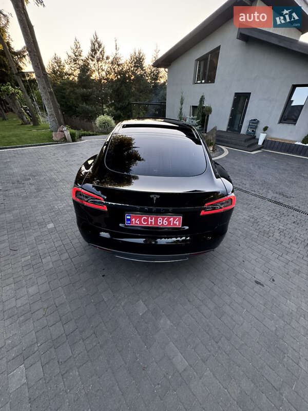 Лифтбек Tesla Model S 2015 в Луцке