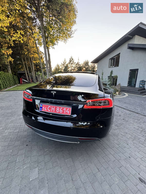 Лифтбек Tesla Model S 2015 в Луцке