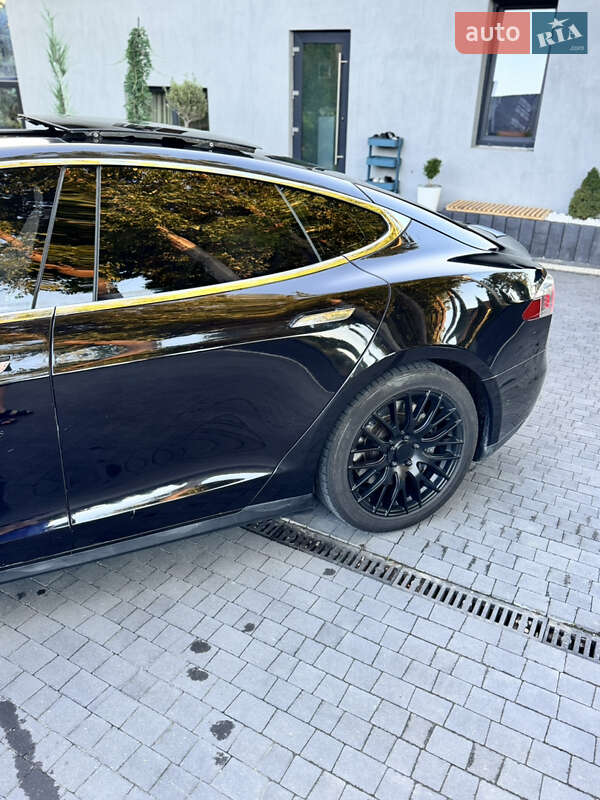 Лифтбек Tesla Model S 2015 в Луцке