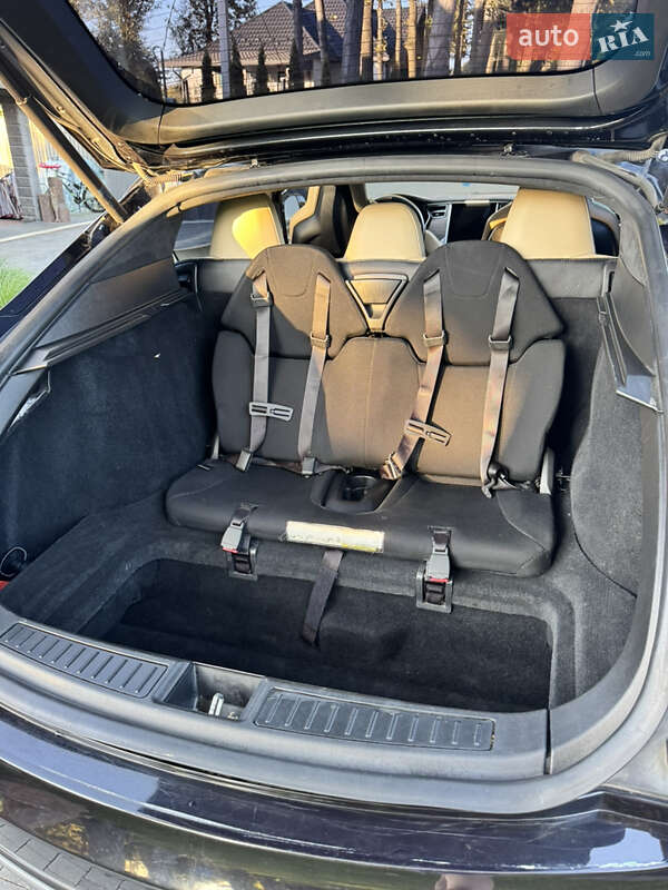 Лифтбек Tesla Model S 2015 в Луцке