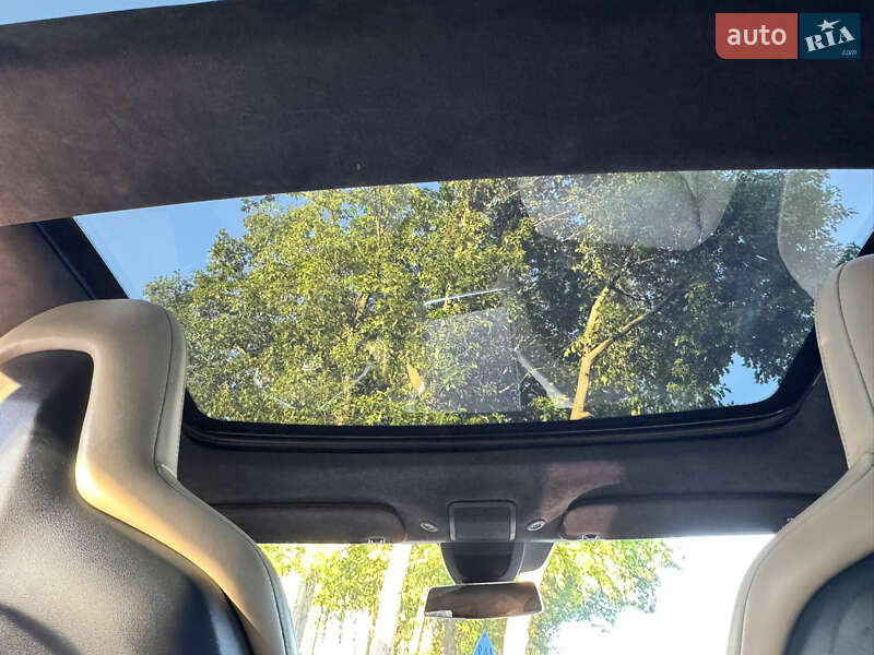 Лифтбек Tesla Model S 2015 в Луцке