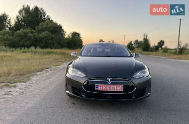 Лифтбек Tesla Model S 2015 в 