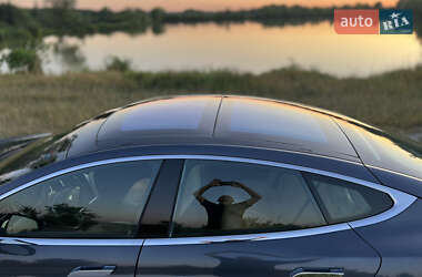 Лифтбек Tesla Model S 2015 в 
