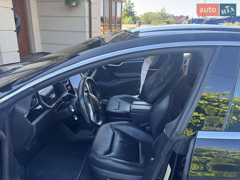 Ліфтбек Tesla Model S 2015 в Івано-Франківську